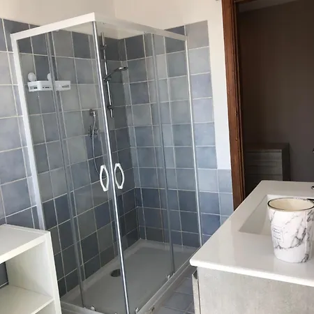 De Filippi Flat شقة